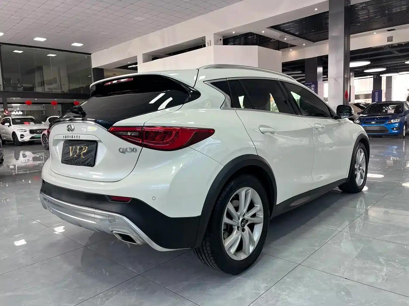 Infiniti QX30 2017 1.6T 2WD Fashion Edition — миниатюра 8