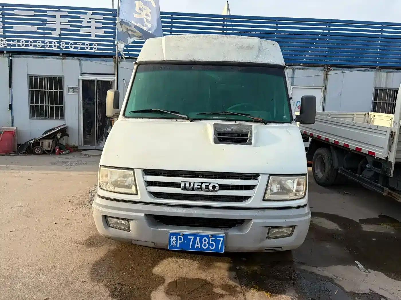 Iveco DeYi 2009 Model 2.5T-A35 7-Seater — миниатюра 2
