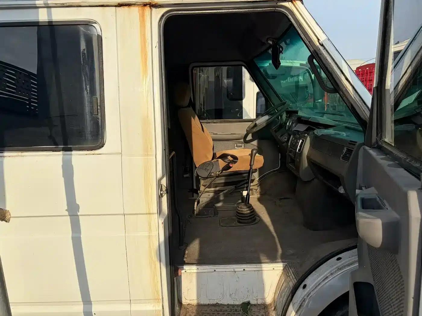 Iveco DeYi 2009 Model 2.5T-A35 7-Seater — миниатюра 3