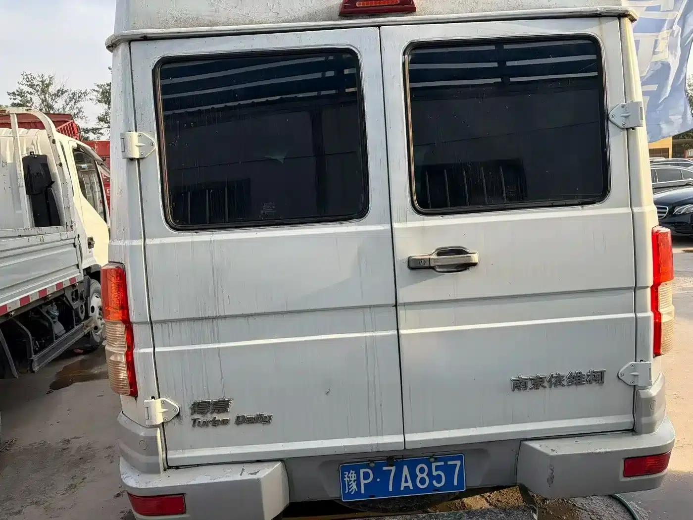 Iveco DeYi 2009 Model 2.5T-A35 7-Seater — миниатюра 7