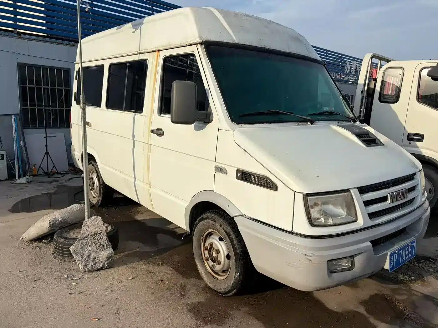 Iveco DeYi 2009 Model 2.5T-A35 7-Seater — миниатюра 9