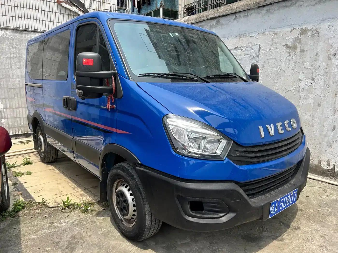 Iveco Daily 2020 2.3T Manual Super Short Wheelbase Low Roof High Power F1A — миниатюра 2