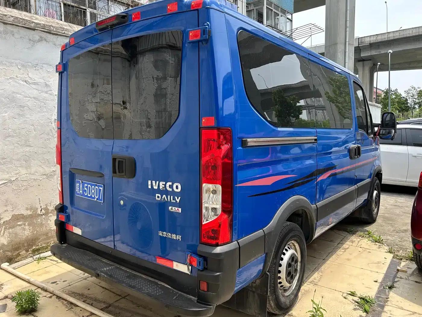 Iveco Daily 2020 2.3T Manual Super Short Wheelbase Low Roof High Power F1A — миниатюра 3