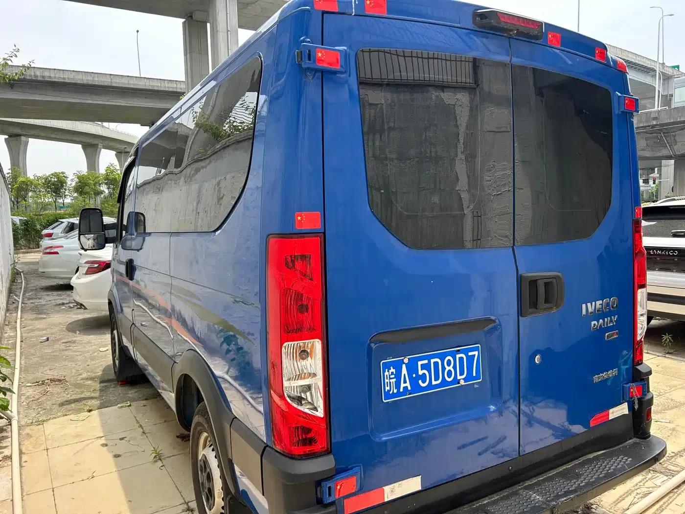 Iveco Daily 2020 2.3T Manual Super Short Wheelbase Low Roof High Power F1A — миниатюра 4