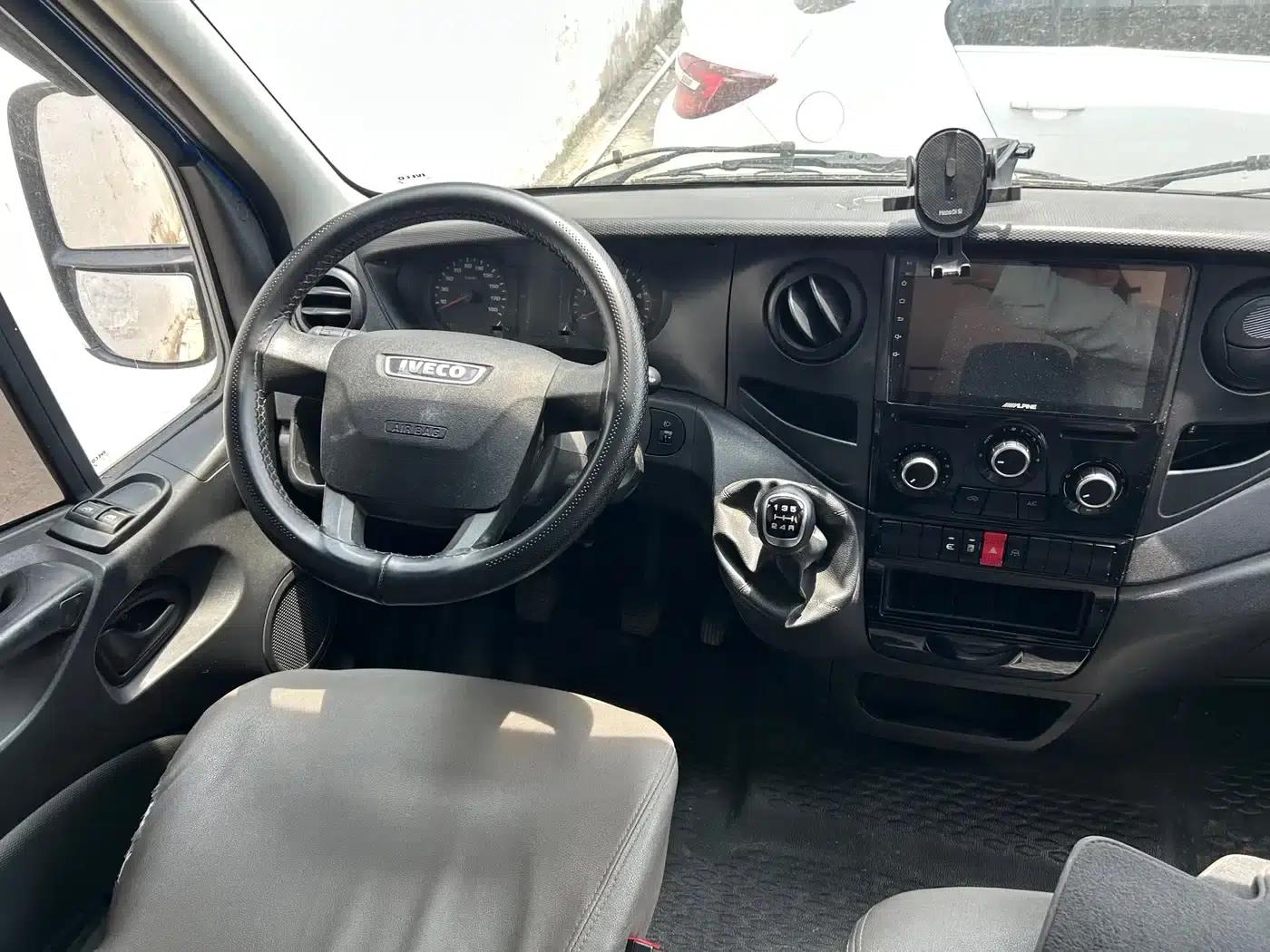 Iveco Daily 2020 2.3T Manual Super Short Wheelbase Low Roof High Power F1A — миниатюра 7