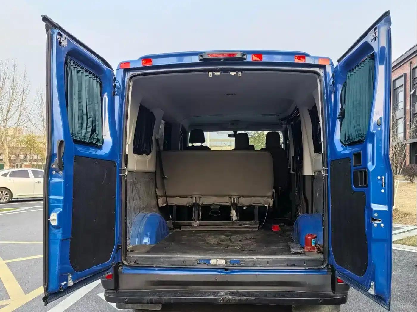 Iveco Daily 2020 2.3T Manual Super Short Wheelbase Low Roof High Power F1A — миниатюра 10