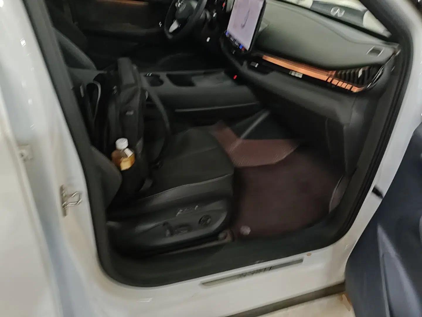 Volkswagen ID.UNYX 2024 Revised Pro Long-Range Version — миниатюра 23