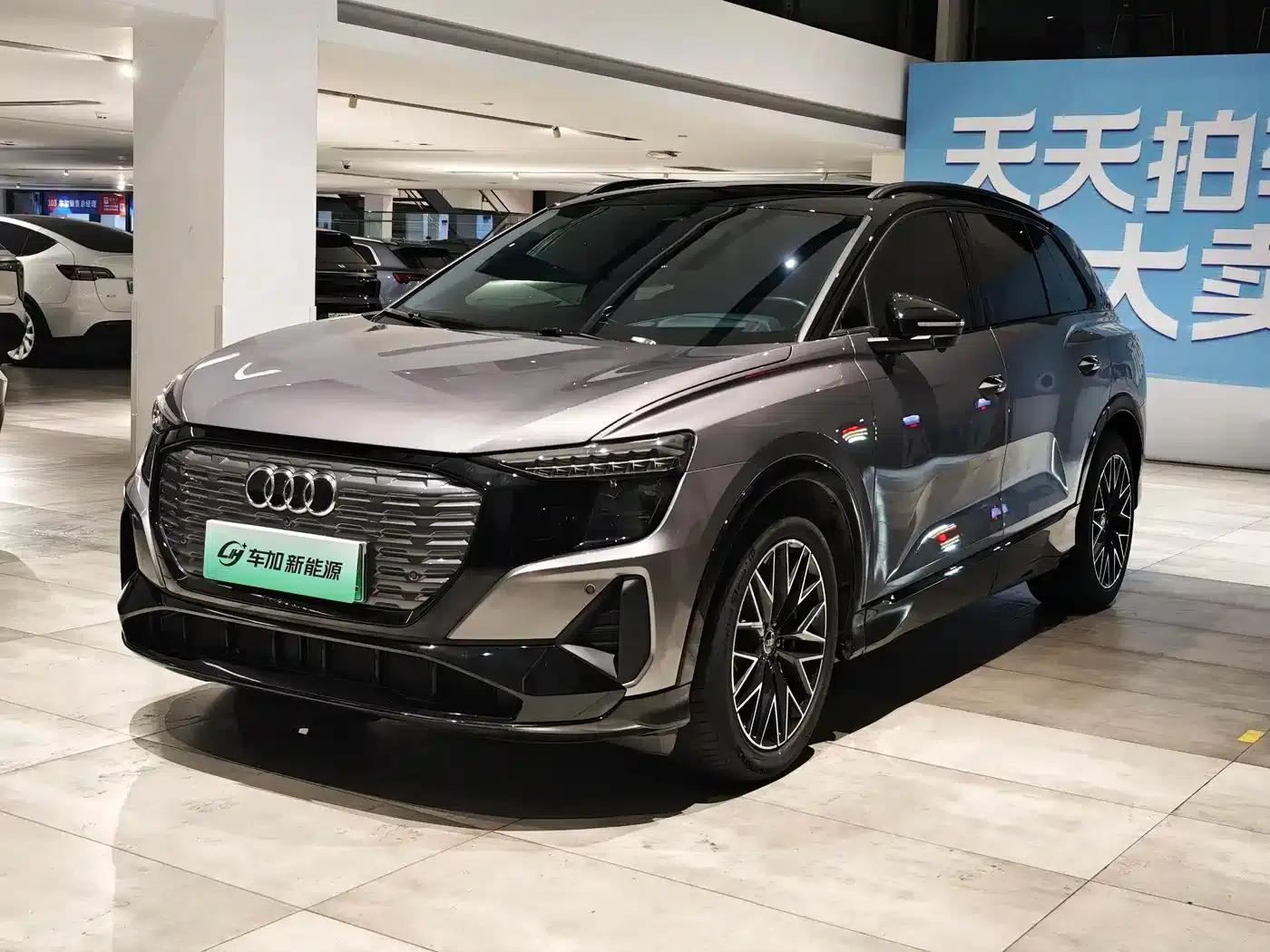 Audi Q5 e-tron 2022 Model 40 e-tron Star Edition Mech Suit — миниатюра 1
