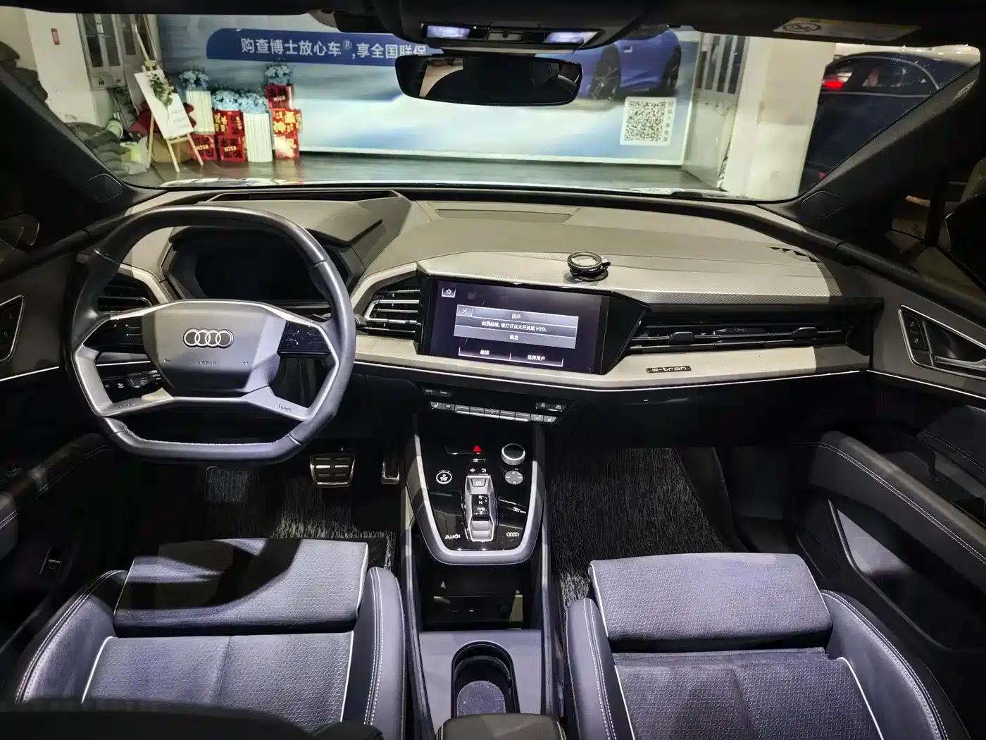 Audi Q5 e-tron 2022 Model 40 e-tron Star Edition Mech Suit — миниатюра 5