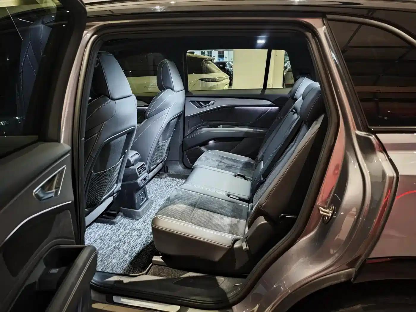 Audi Q5 e-tron 2022 Model 40 e-tron Star Edition Mech Suit — миниатюра 6