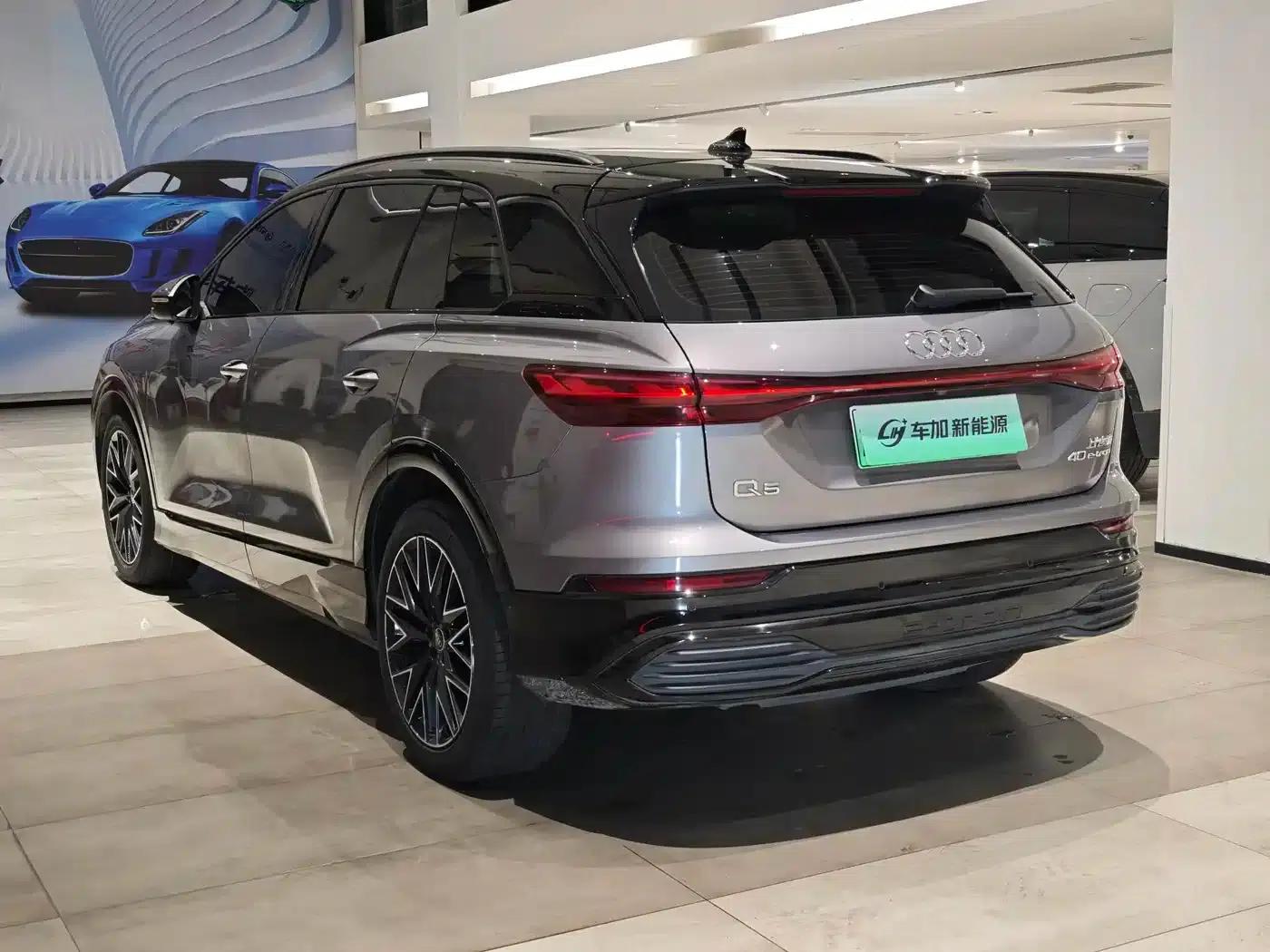 Audi Q5 e-tron 2022 Model 40 e-tron Star Edition Mech Suit — миниатюра 7