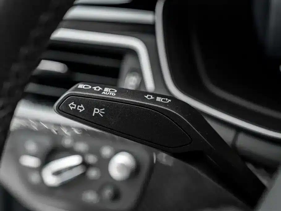 2023 Audi RS4 Avant Dark Gold Edition — миниатюра 11