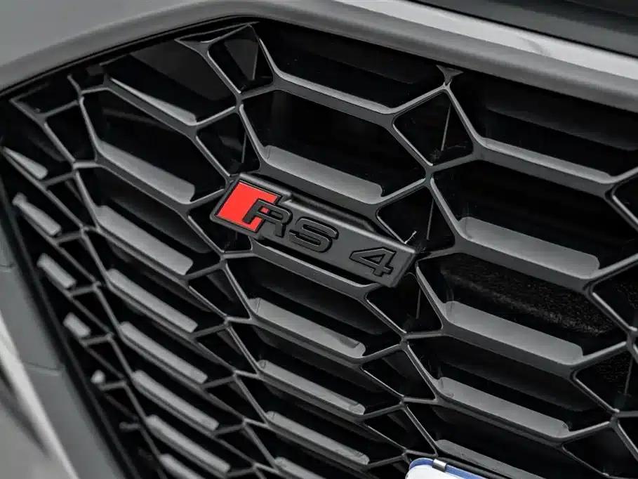 2023 Audi RS4 Avant Dark Gold Edition — миниатюра 40