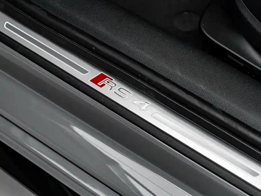 2023 Audi RS4 Avant Dark Gold Edition — миниатюра 42