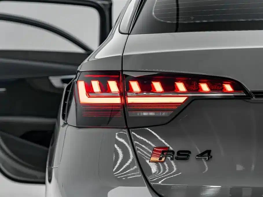 2023 Audi RS4 Avant Dark Gold Edition — миниатюра 43