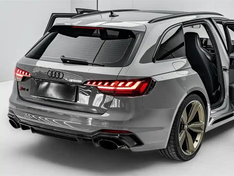 2023 Audi RS4 Avant Dark Gold Edition — миниатюра 44