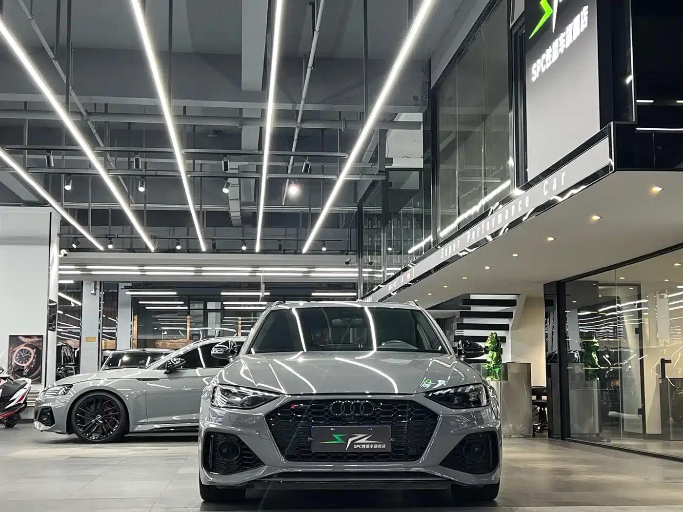 2021 Audi RS 4 RS4 Avant Dark Gold Edition — миниатюра 2