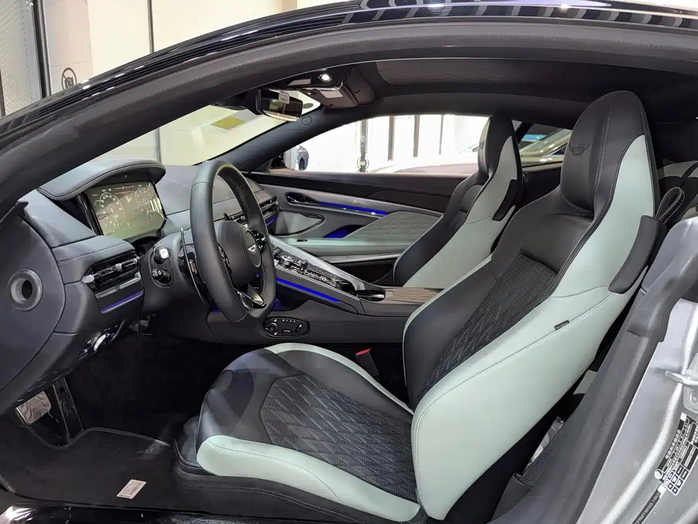 Aston Martin DB12 2025 4.0T V8 Coupe — миниатюра 11