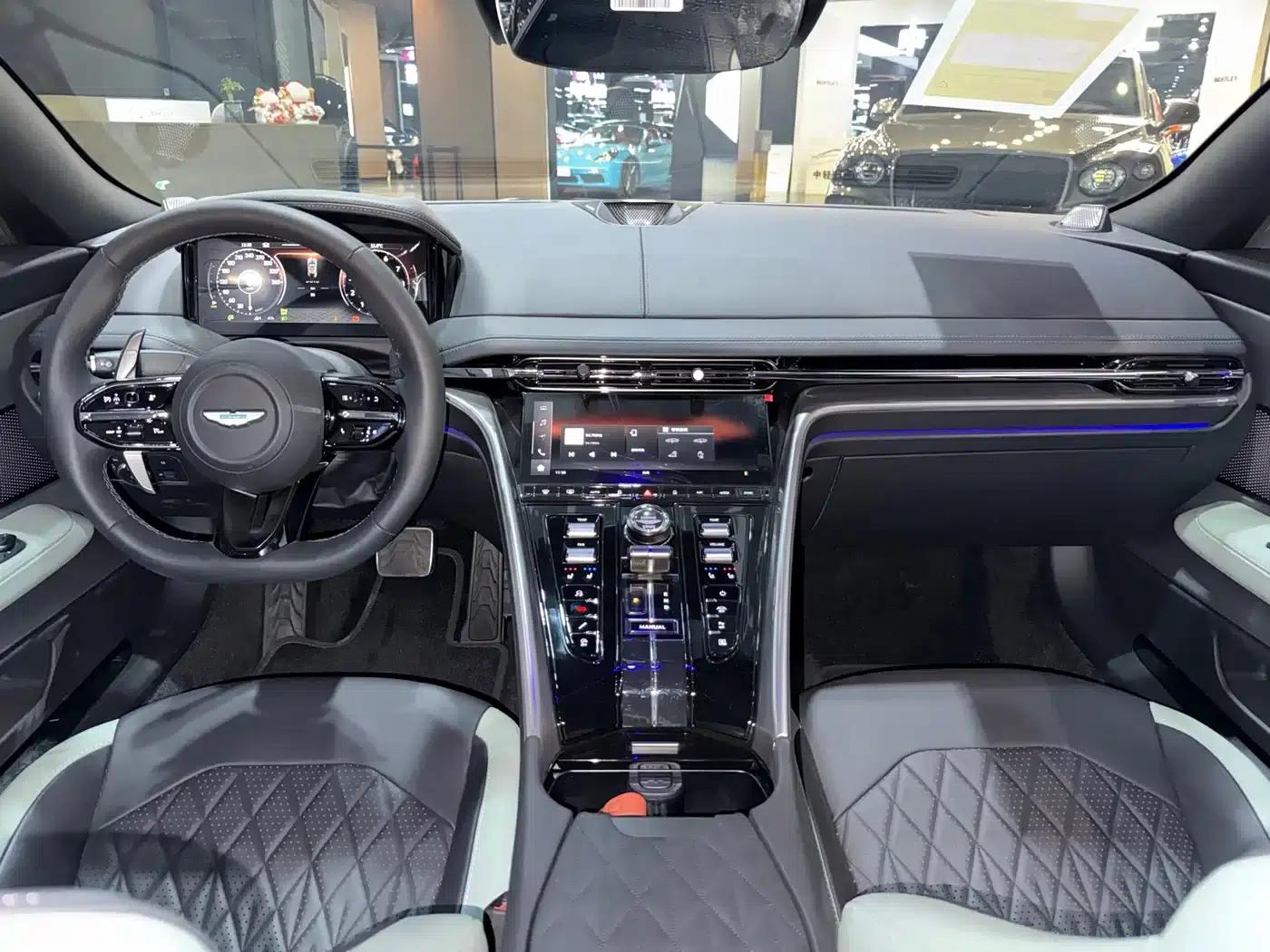 Aston Martin DB12 2025 4.0T V8 Coupe — миниатюра 13