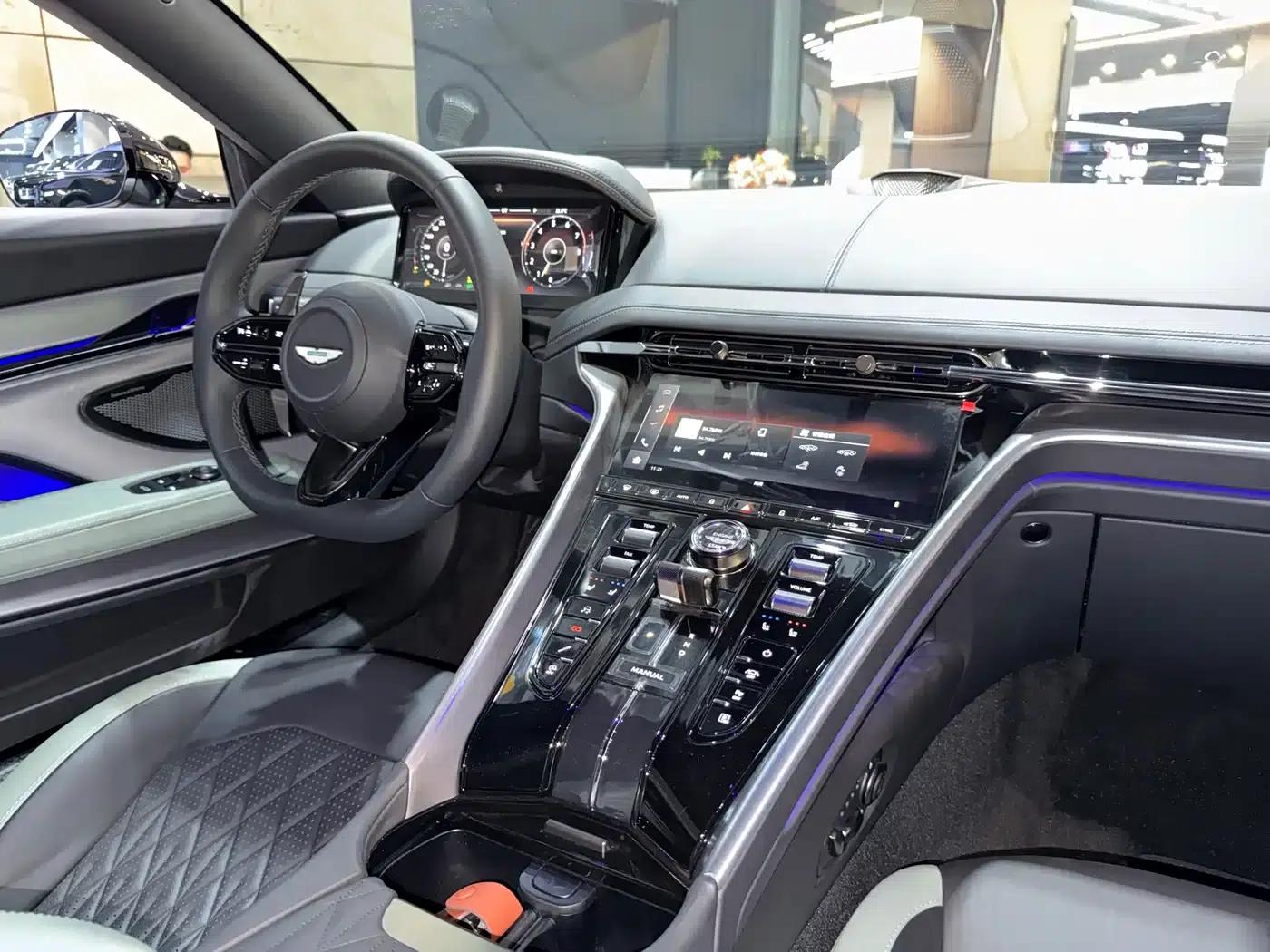Aston Martin DB12 2025 4.0T V8 Coupe — миниатюра 14