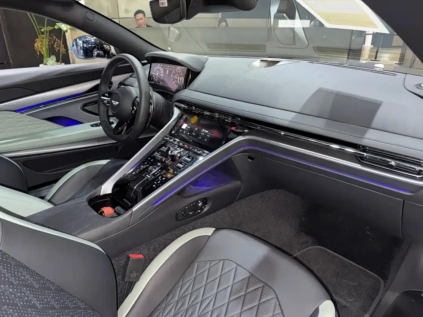 Aston Martin DB12 2025 4.0T V8 Coupe — миниатюра 16