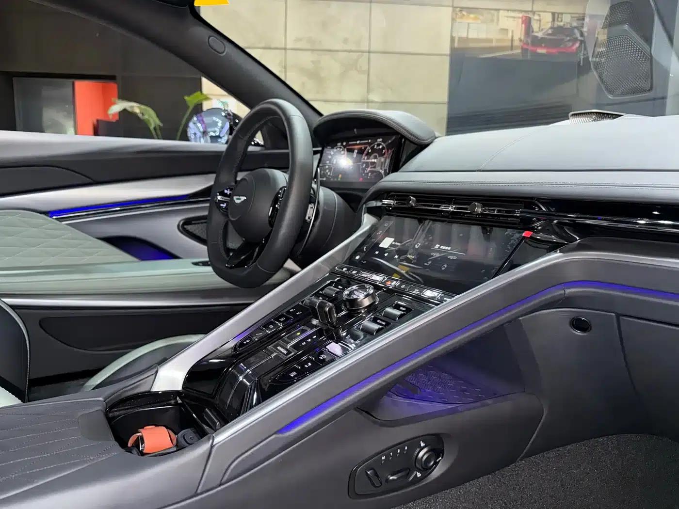 Aston Martin DB12 2025 4.0T V8 Coupe — миниатюра 17