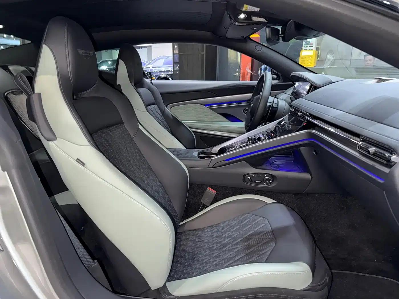 Aston Martin DB12 2025 4.0T V8 Coupe — миниатюра 18