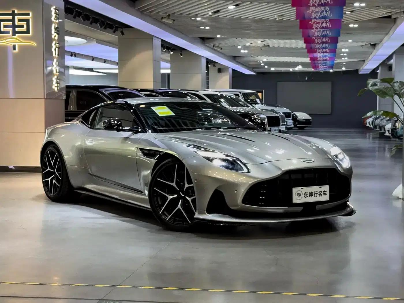 Aston Martin DB12 2025 4.0T V8 Coupe — миниатюра 3