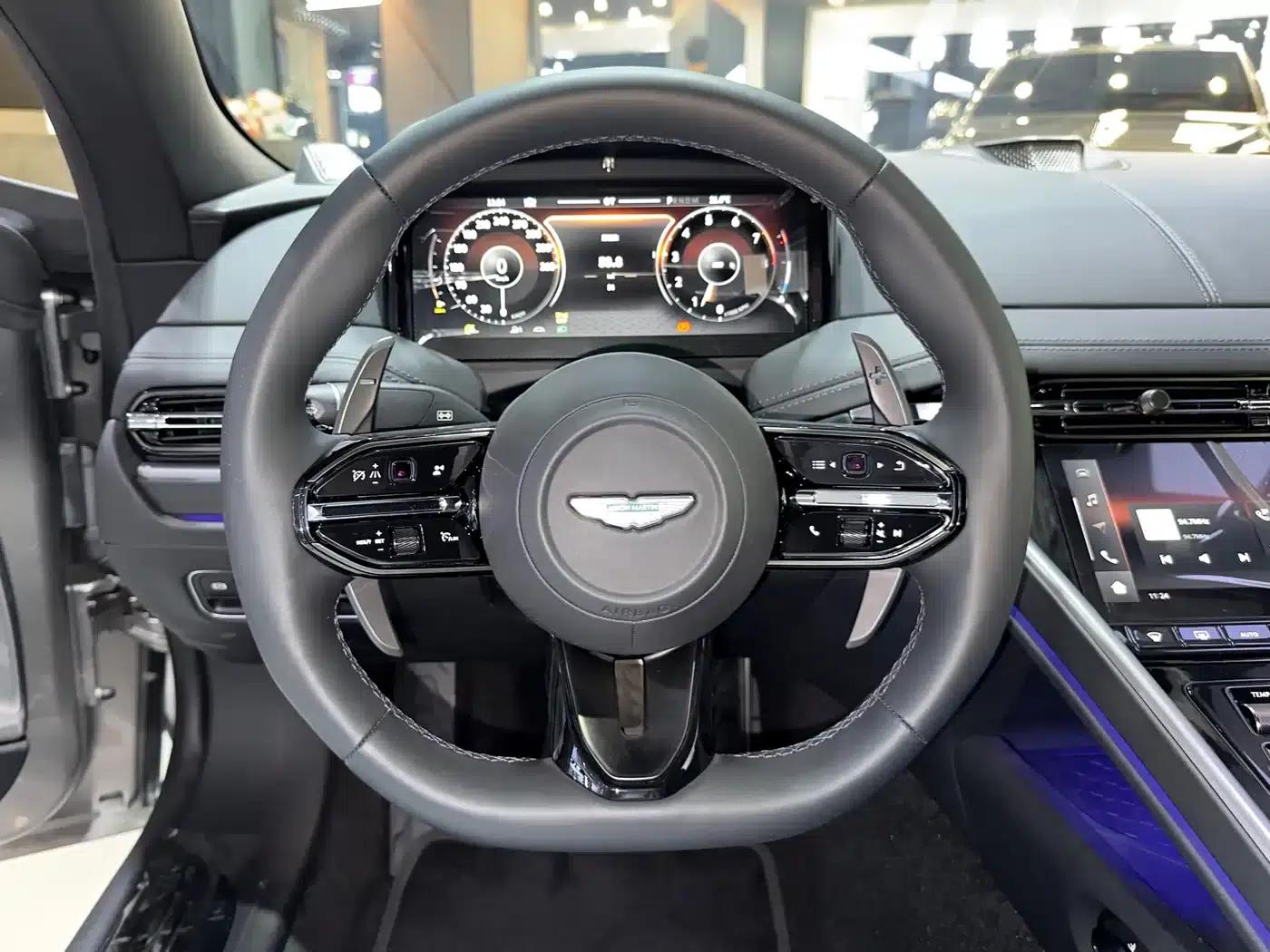 Aston Martin DB12 2025 4.0T V8 Coupe — миниатюра 6