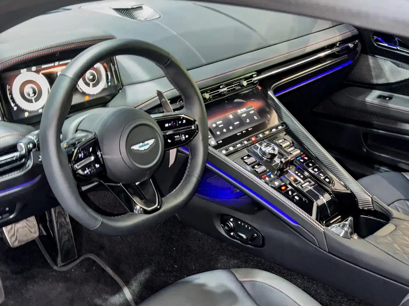 Aston Martin DB12 2025 4.0T V8 Coupe — миниатюра 11
