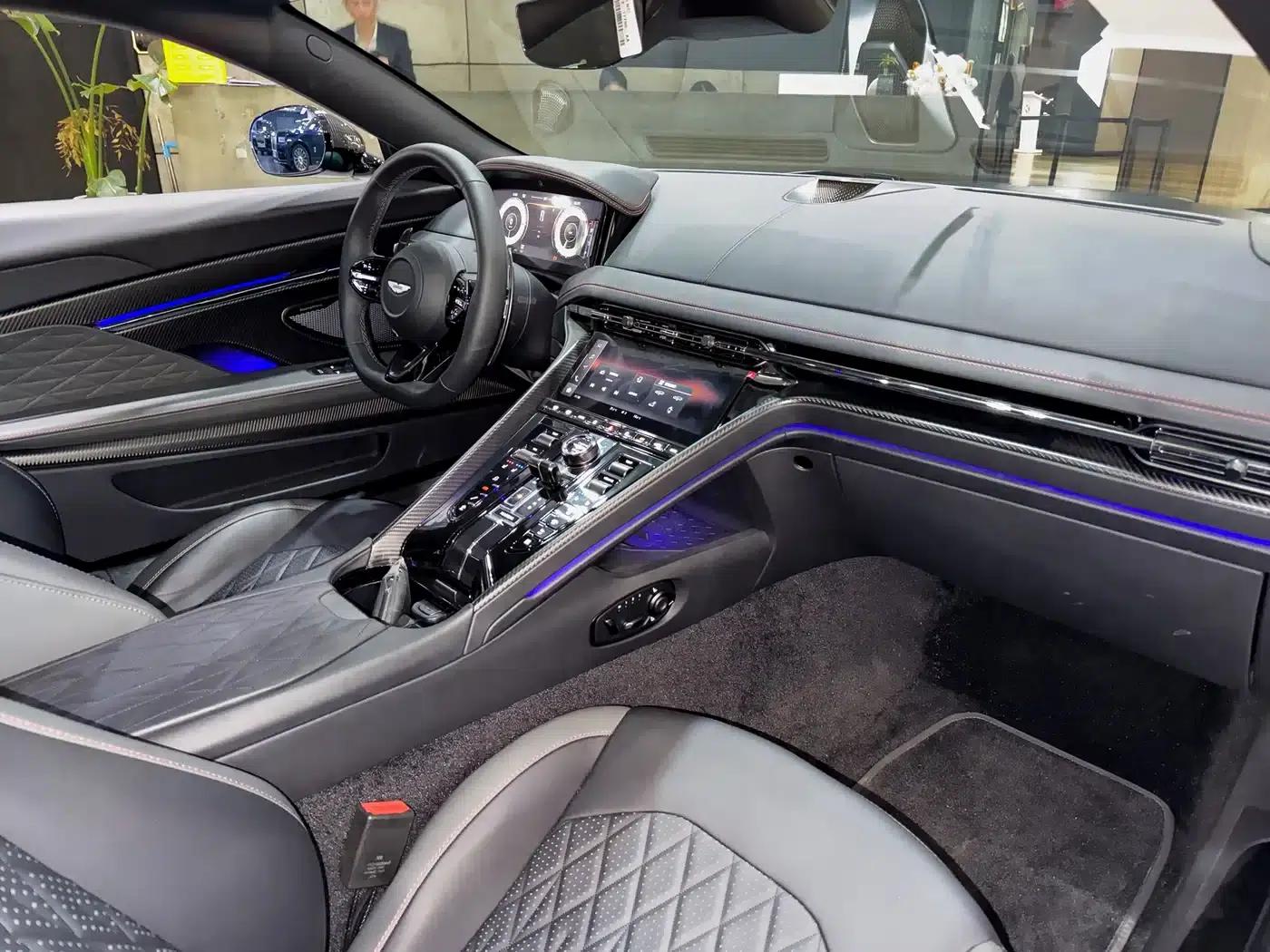 Aston Martin DB12 2025 4.0T V8 Coupe — миниатюра 14