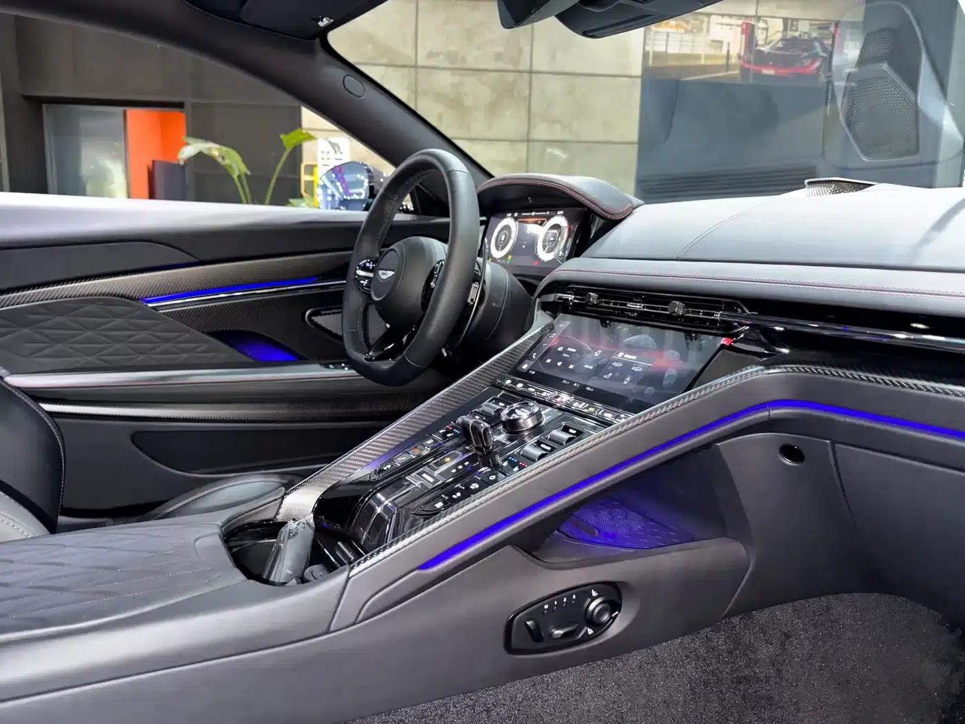 Aston Martin DB12 2025 4.0T V8 Coupe — миниатюра 15