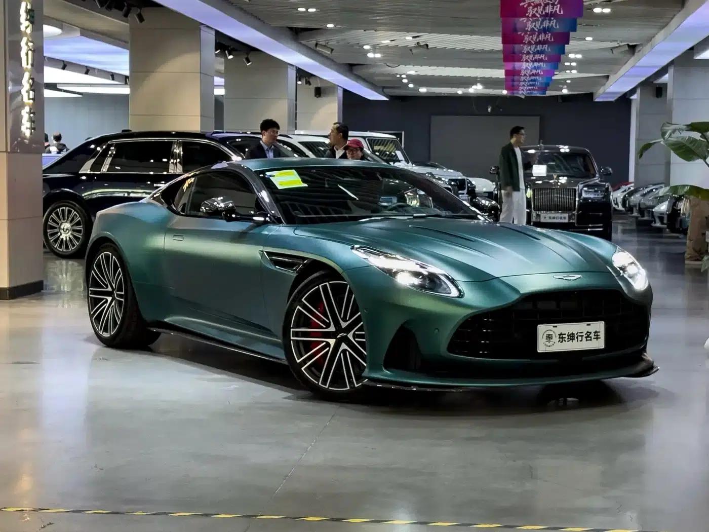 Aston Martin DB12 2025 4.0T V8 Coupe — миниатюра 3
