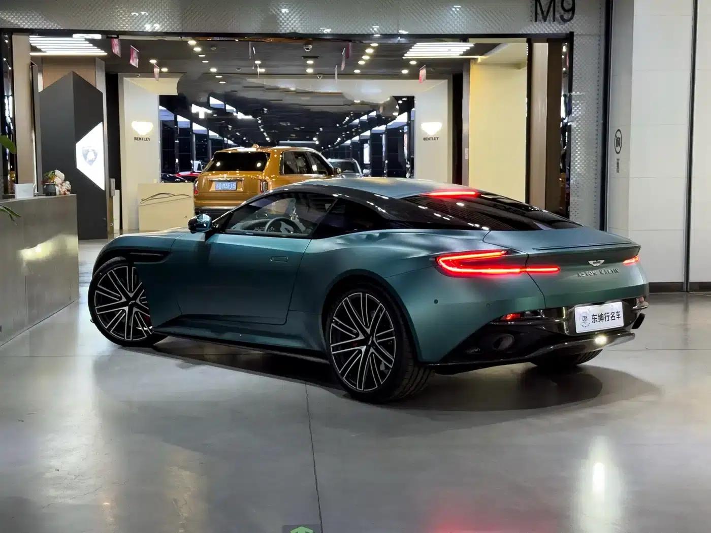 Aston Martin DB12 2025 4.0T V8 Coupe — миниатюра 4