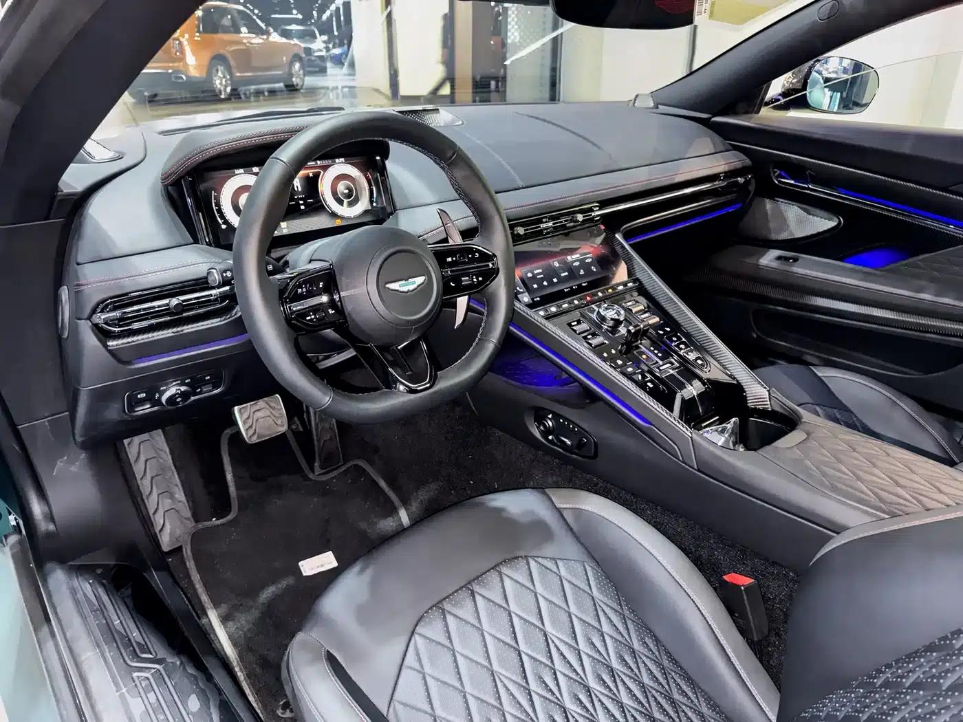 Aston Martin DB12 2025 4.0T V8 Coupe — миниатюра 6