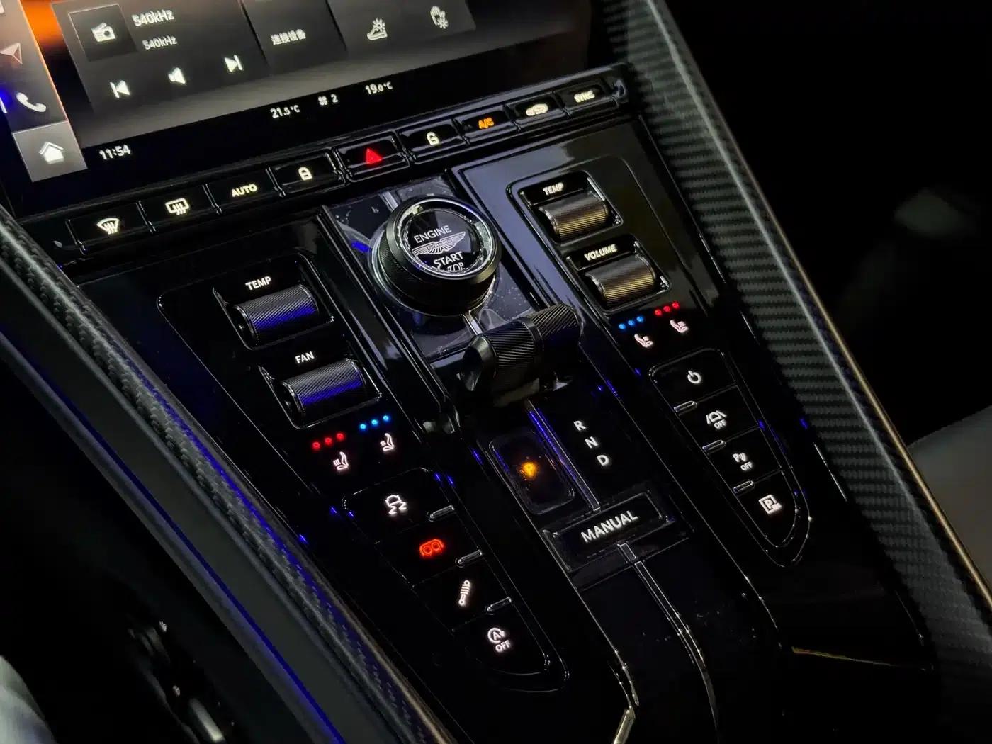 Aston Martin DB12 2025 4.0T V8 Coupe — миниатюра 10