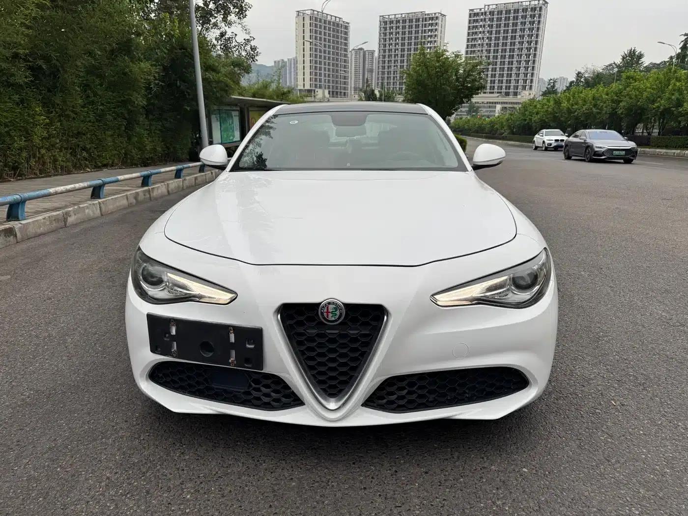 Giulia Juliet 2017 2.0T 200HP Luxury Edition — миниатюра 2