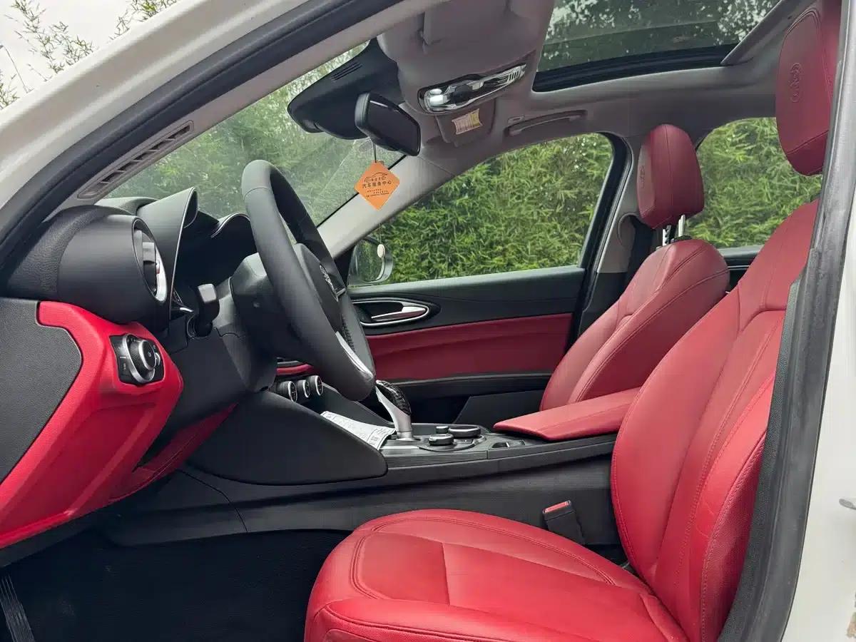 Giulia Juliet 2017 2.0T 200HP Luxury Edition — миниатюра 4