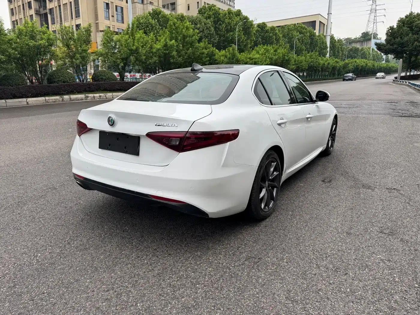 Giulia Juliet 2017 2.0T 200HP Luxury Edition — миниатюра 9