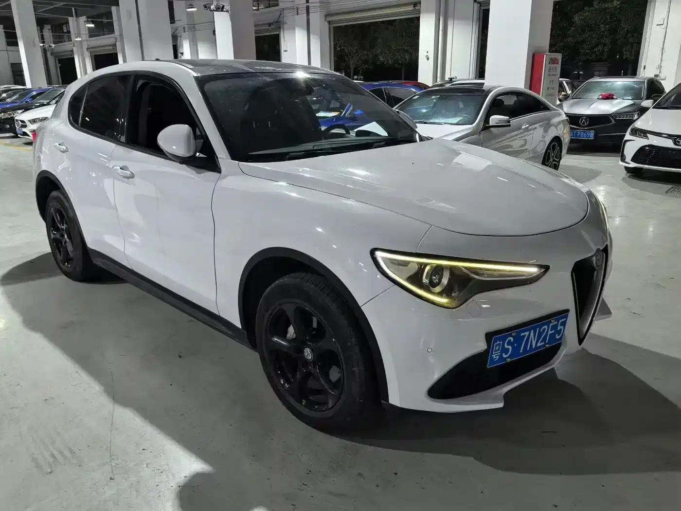 2017 Stelvio 2.0T 200HP Elite Edition — миниатюра 2