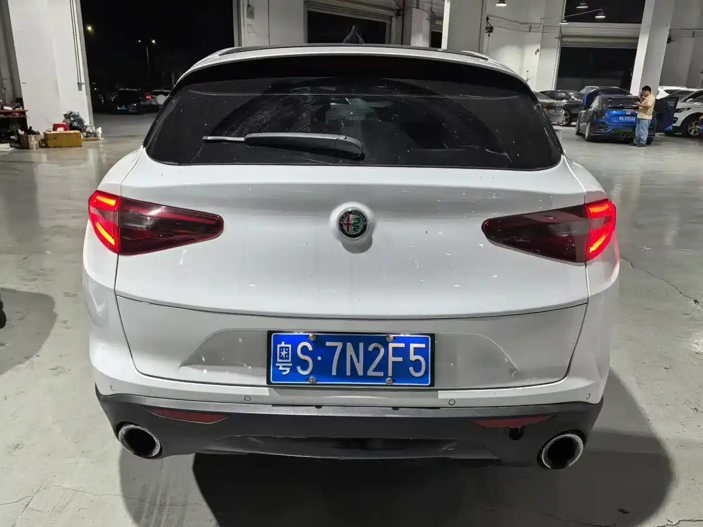 2017 Stelvio 2.0T 200HP Elite Edition — миниатюра 5