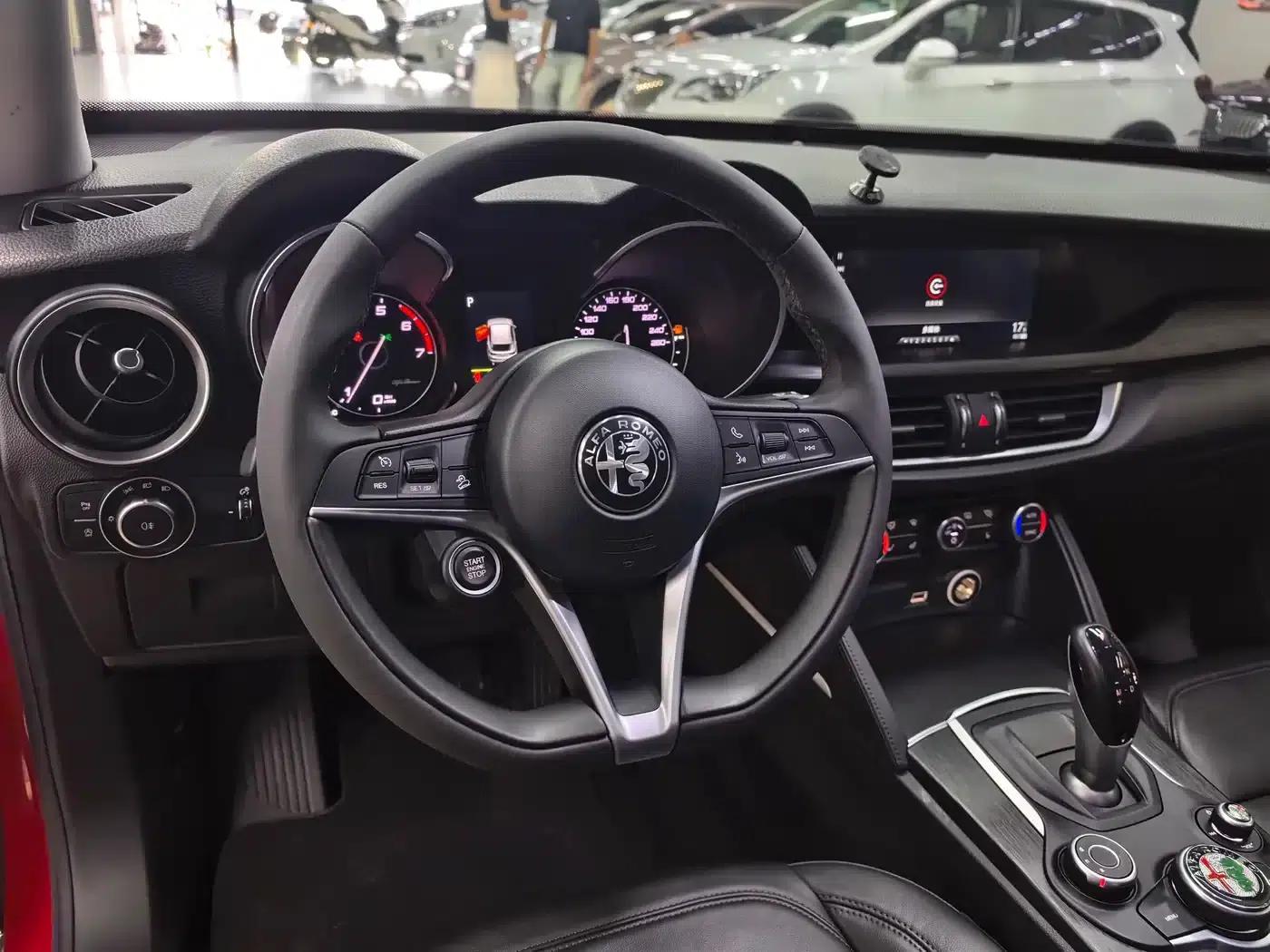 2017 Stelvio 2.0T 200HP Elite Edition — миниатюра 12