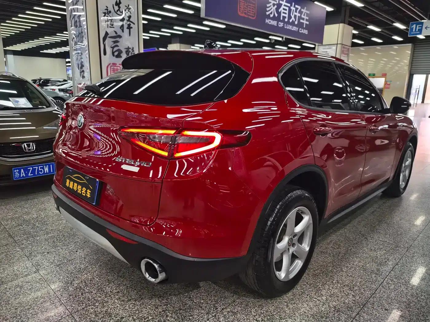 2017 Stelvio 2.0T 200HP Elite Edition — миниатюра 6