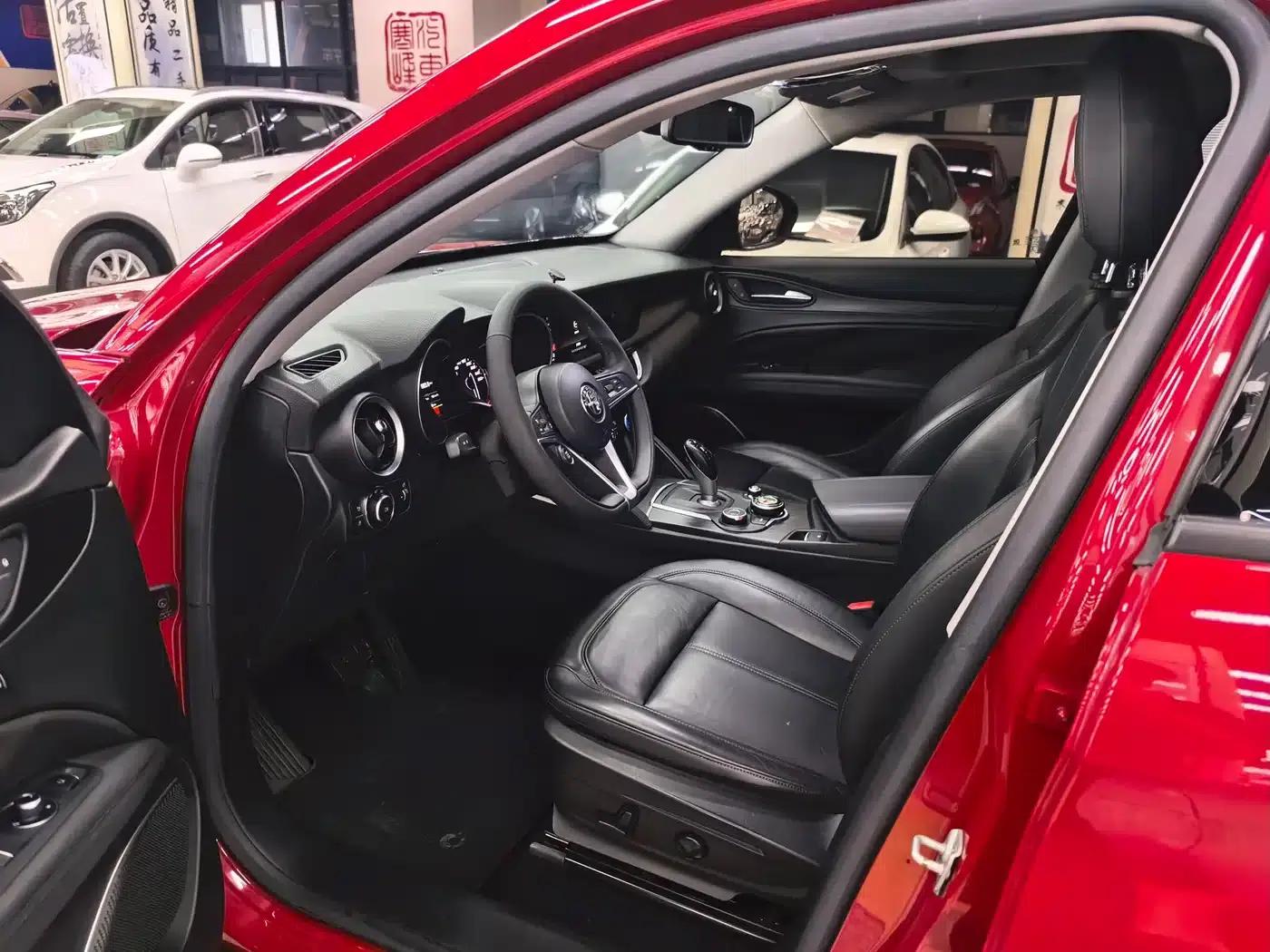 2017 Stelvio 2.0T 200HP Elite Edition — миниатюра 7