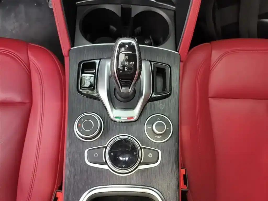 2020 Stelvio 2.0T 280HP Luxury Edition — миниатюра 14