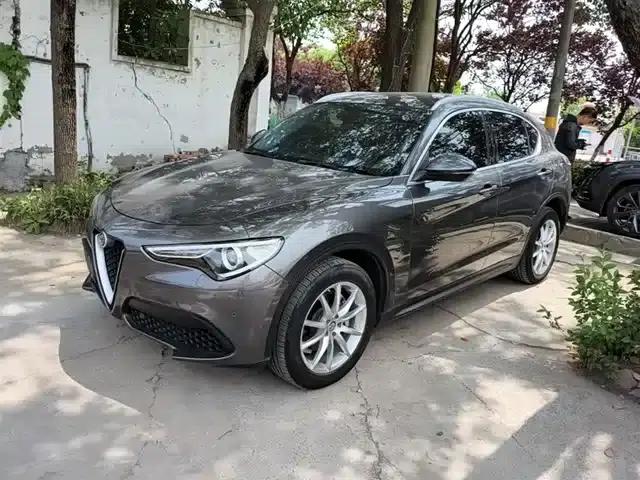 2020 Stelvio 2.0T 280HP Luxury Edition