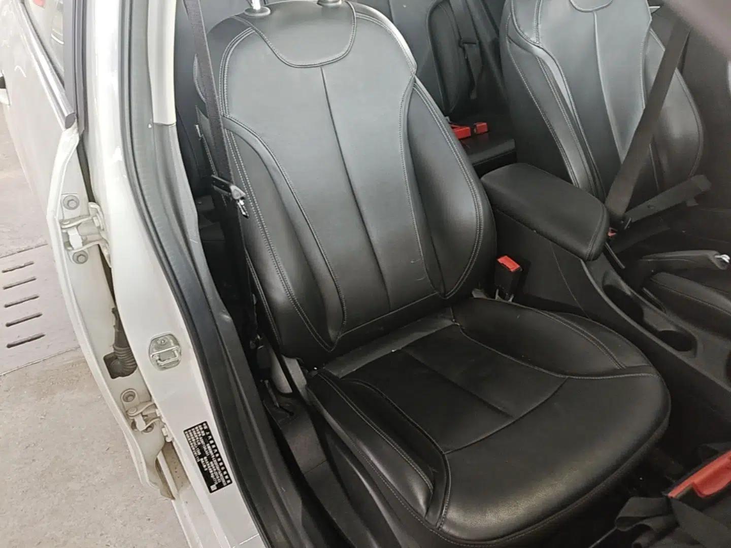 Buick Excelle GX 2018 18T Automatic Elite Model — миниатюра 23