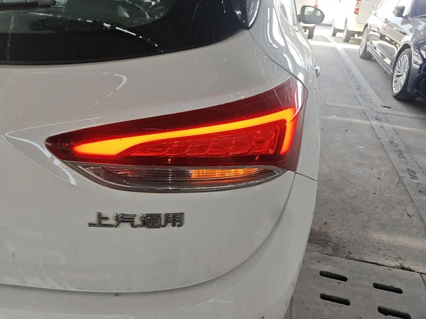 Buick Excelle GX 2018 18T Automatic Elite Model — миниатюра 7