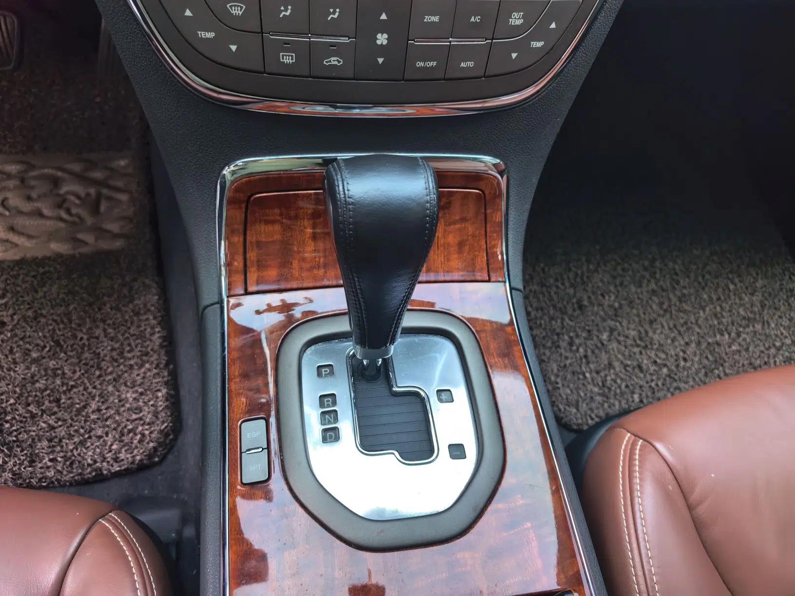Buick Park Avenue 2011 Bao'ao Forum Commemorative Edition — миниатюра 15