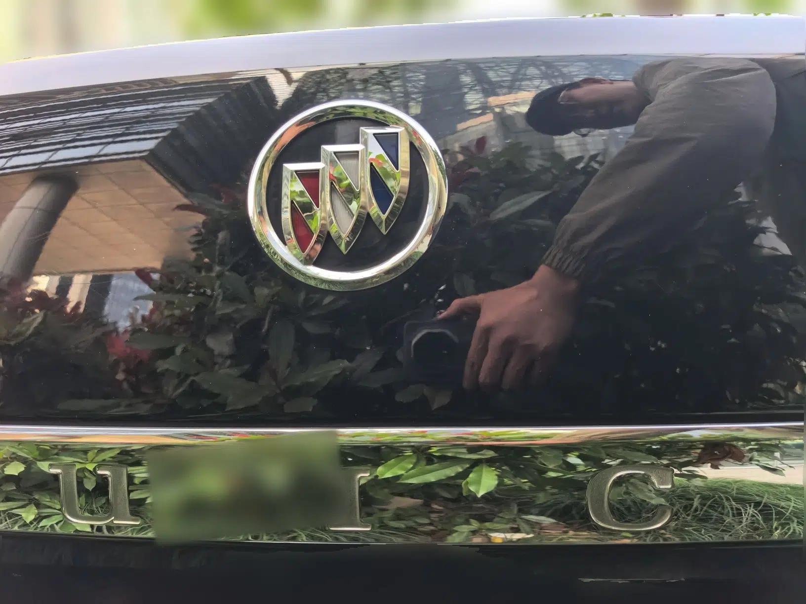Buick Park Avenue 2011 Bao'ao Forum Commemorative Edition — миниатюра 5